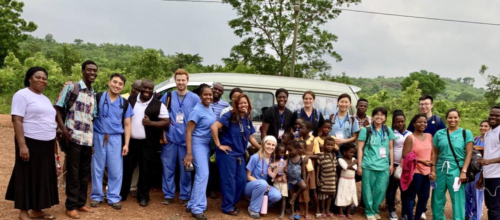 VCU School of Medicine students Patrick Murphy, Nicole Karikari, Jin Kim, Chen Xuaz, Molly Vernon, Saba Ali and Jenny Liu come together for a photo with family medicine physicians from Bon Secours Health System and their Ghanaian healthcare partners during a trip this summer for the REACH 4 Ghana global health project. Photo courtesy of Nicole Karikari