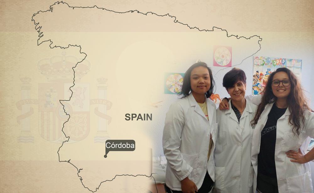 VCU School of Nursing students and scholarship recipients Amy Heng (left) and Staci Fraley (right) traveled to Cordoba, Spain, this summer. They are pictured here with their Spanish nursing instructor.