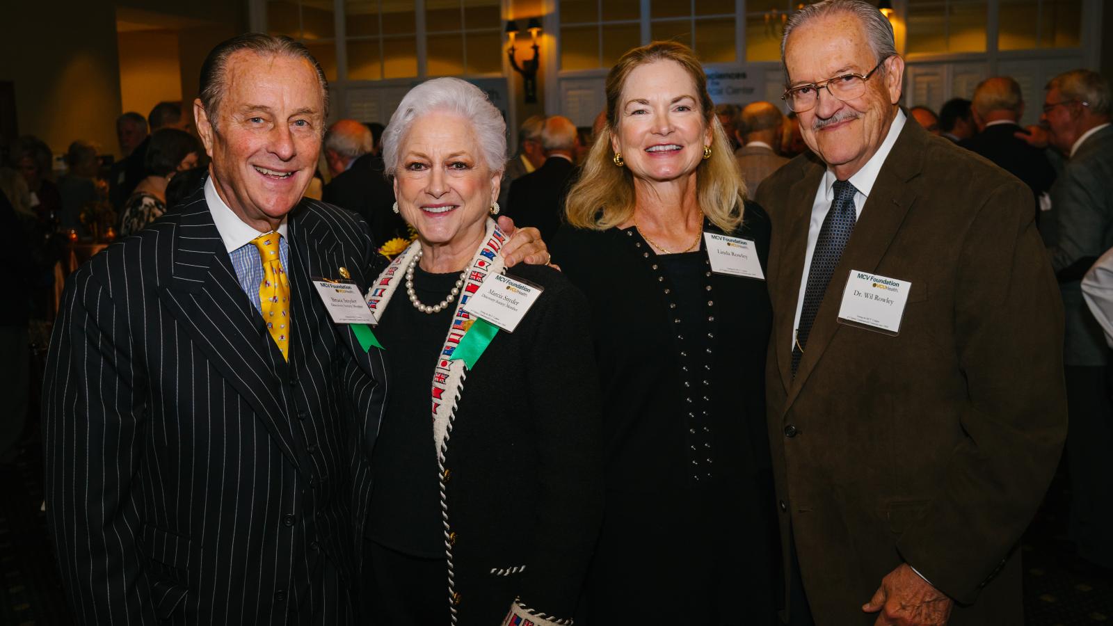 Discovery Series attendees at strolling supper photo