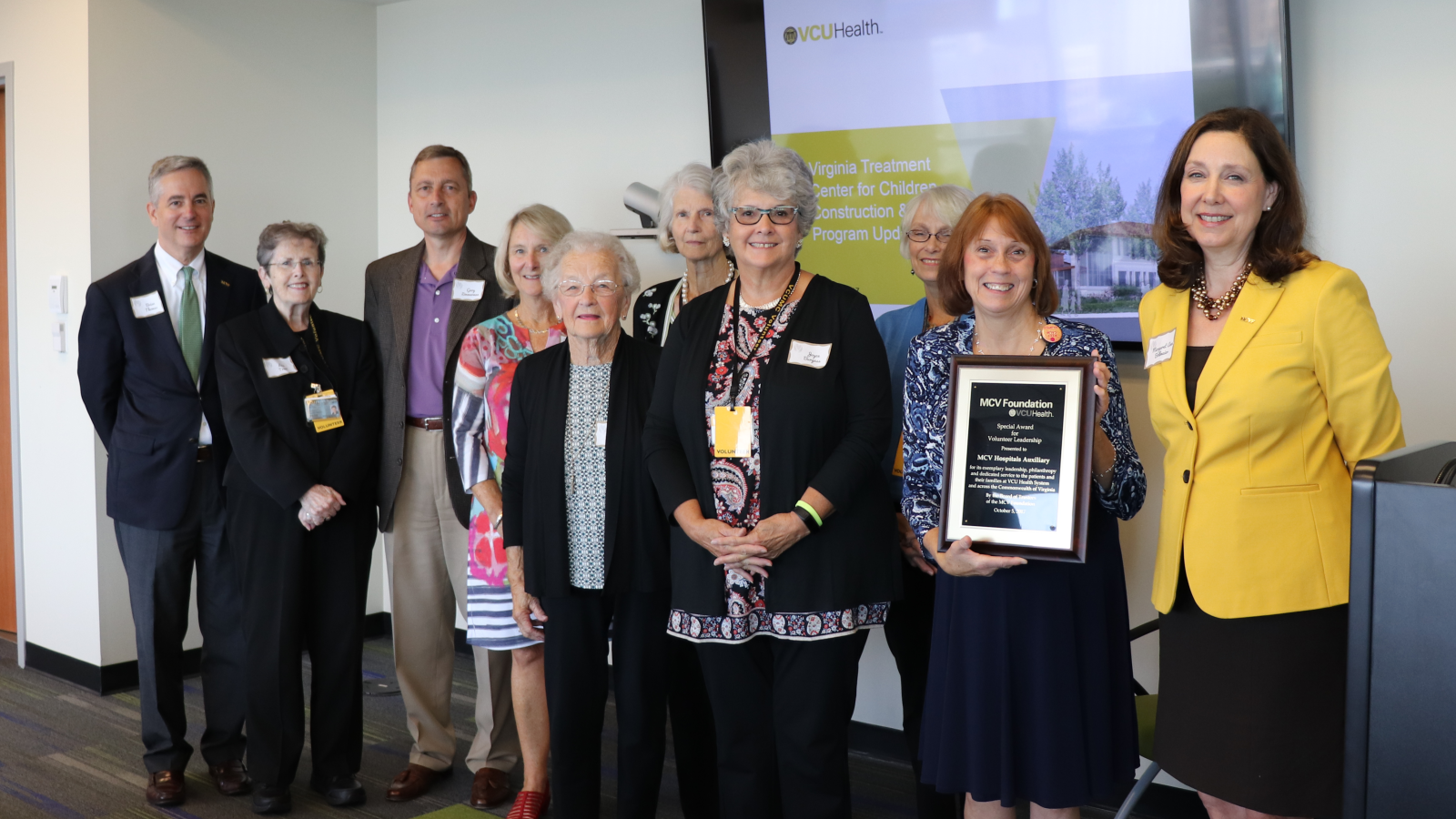 At far left and far right, Brian Thomas, MCV Foundation vice president and chief development officer, and Margaret Ann Bollmeier, MCV Foundation president. Between them, from left to right, are MCV Hospitals Auxiliary board members Lois Trani, Gary Zimmermann (treasurer), Karen Shudtz (third vice president), Charlotte Roberts, Barbara Rose, Joyce Burgess (first vice president and president-elect), Diana Best and Ginny Little (president).